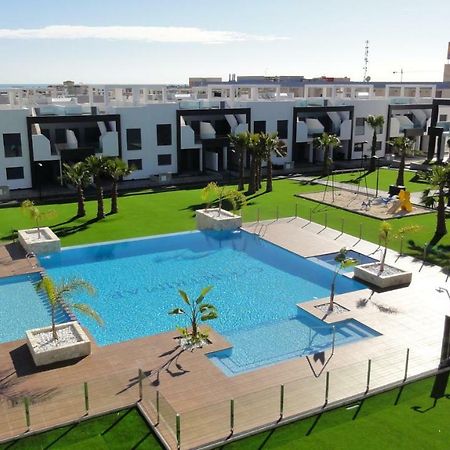 شقة Oasis Beach 5 أوريويلا المظهر الخارجي الصورة