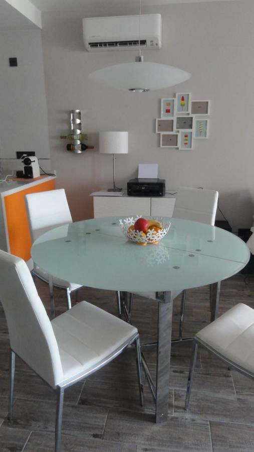 شقة Oasis Beach 5 أوريويلا المظهر الخارجي الصورة