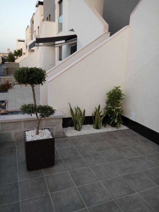 شقة Oasis Beach 5 أوريويلا المظهر الخارجي الصورة