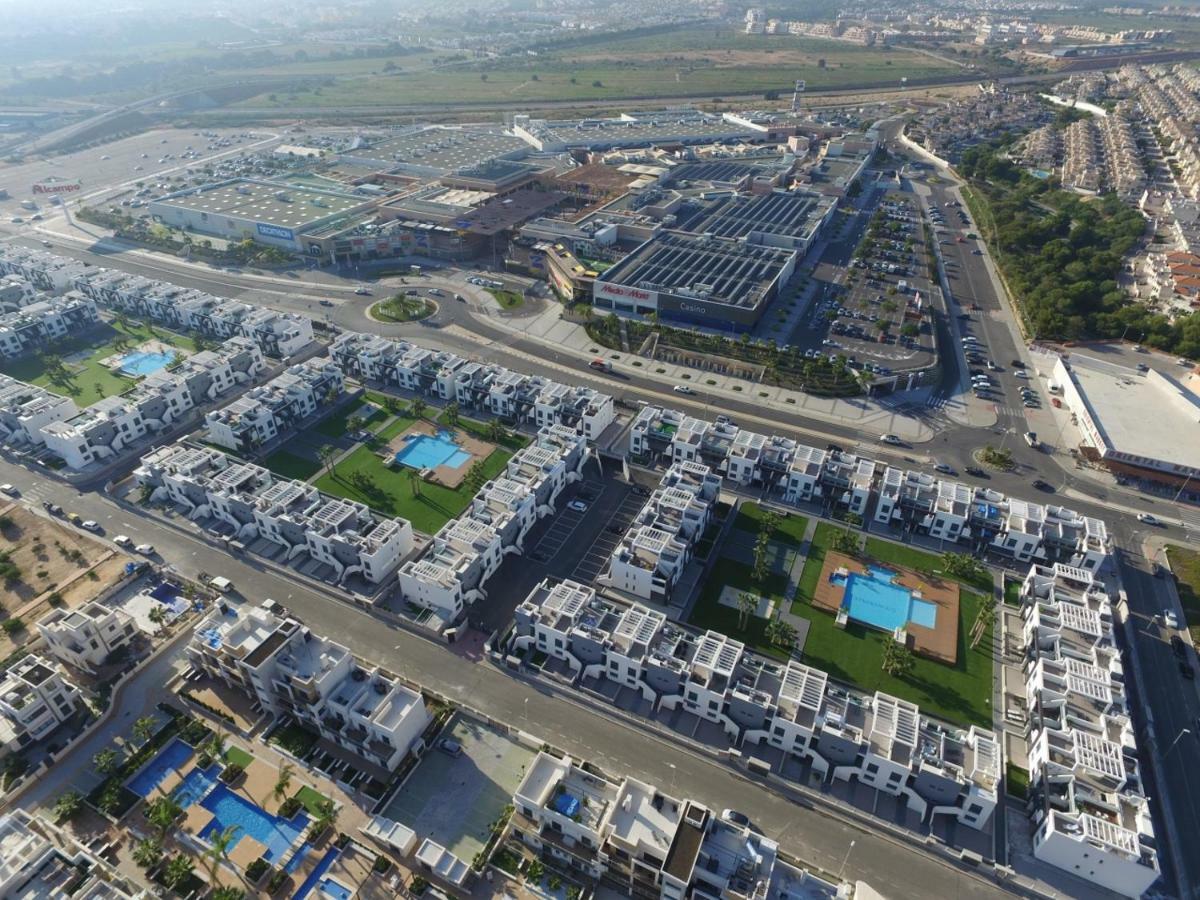 شقة Oasis Beach 5 أوريويلا المظهر الخارجي الصورة