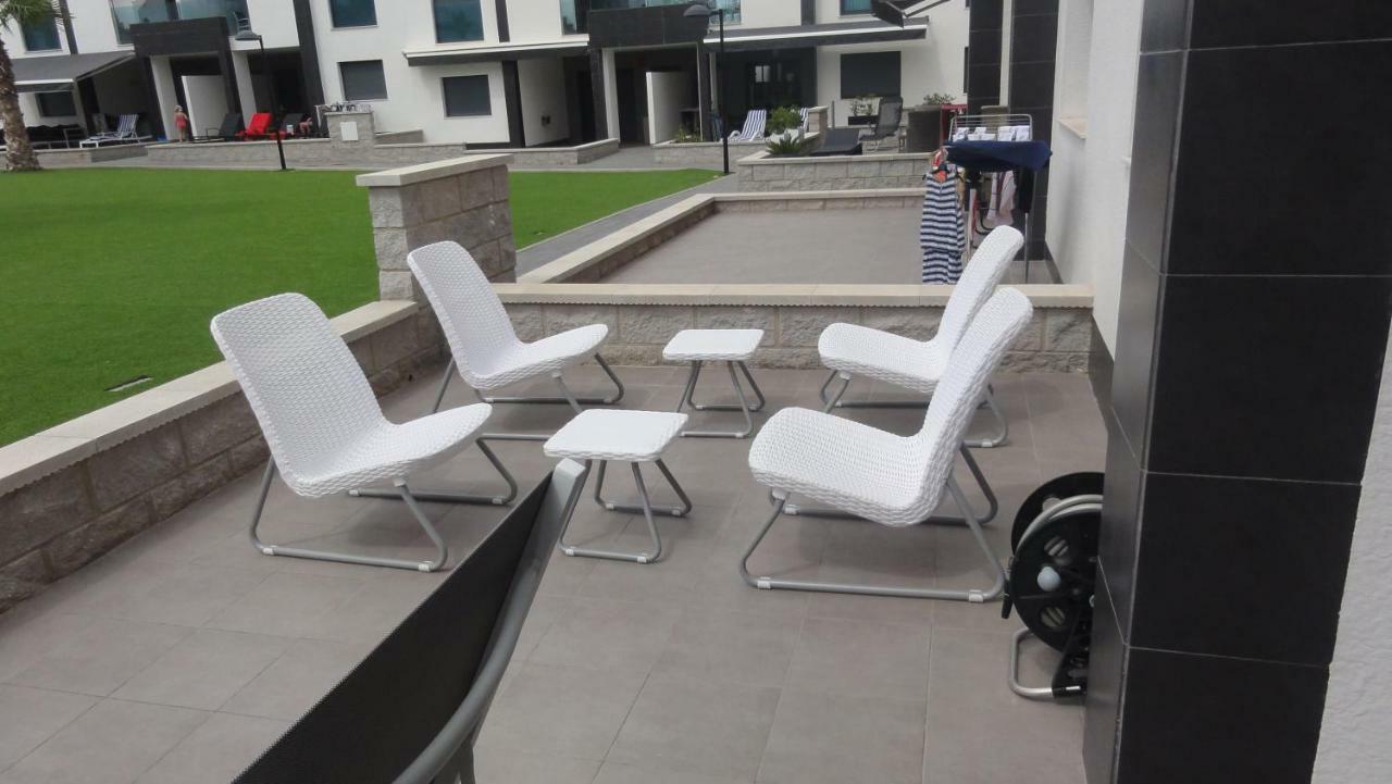 شقة Oasis Beach 5 أوريويلا المظهر الخارجي الصورة