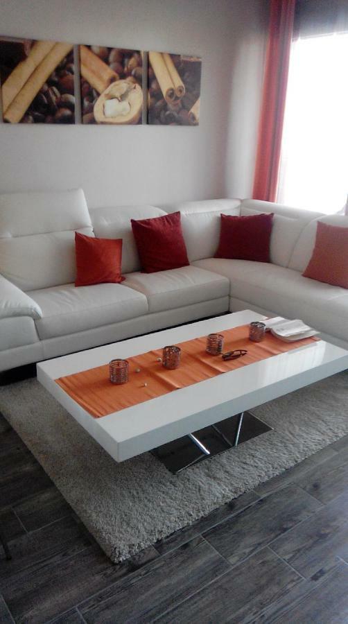 شقة Oasis Beach 5 أوريويلا المظهر الخارجي الصورة