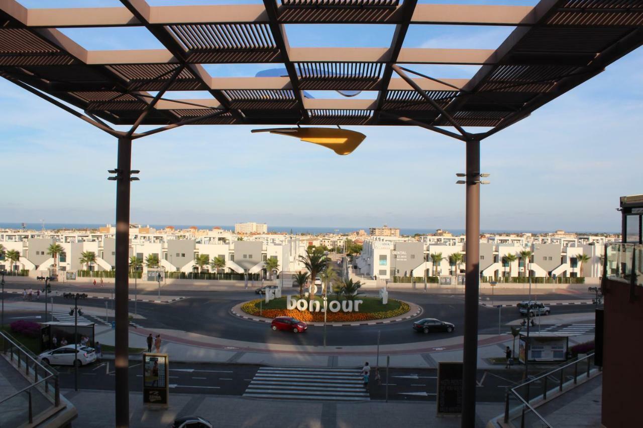 شقة Oasis Beach 5 أوريويلا المظهر الخارجي الصورة