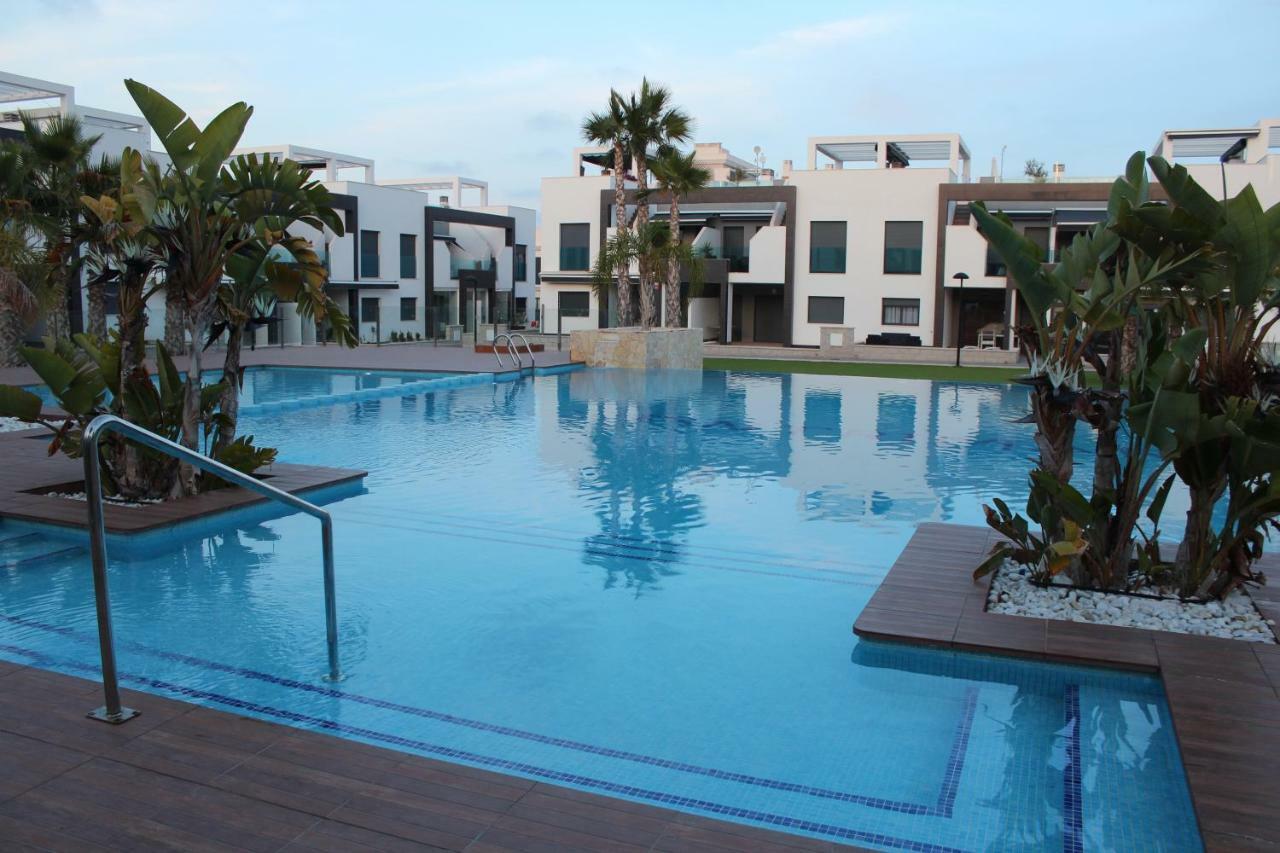 شقة Oasis Beach 5 أوريويلا المظهر الخارجي الصورة