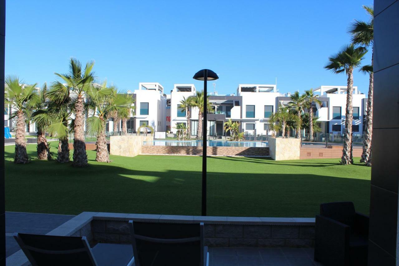 شقة Oasis Beach 5 أوريويلا المظهر الخارجي الصورة